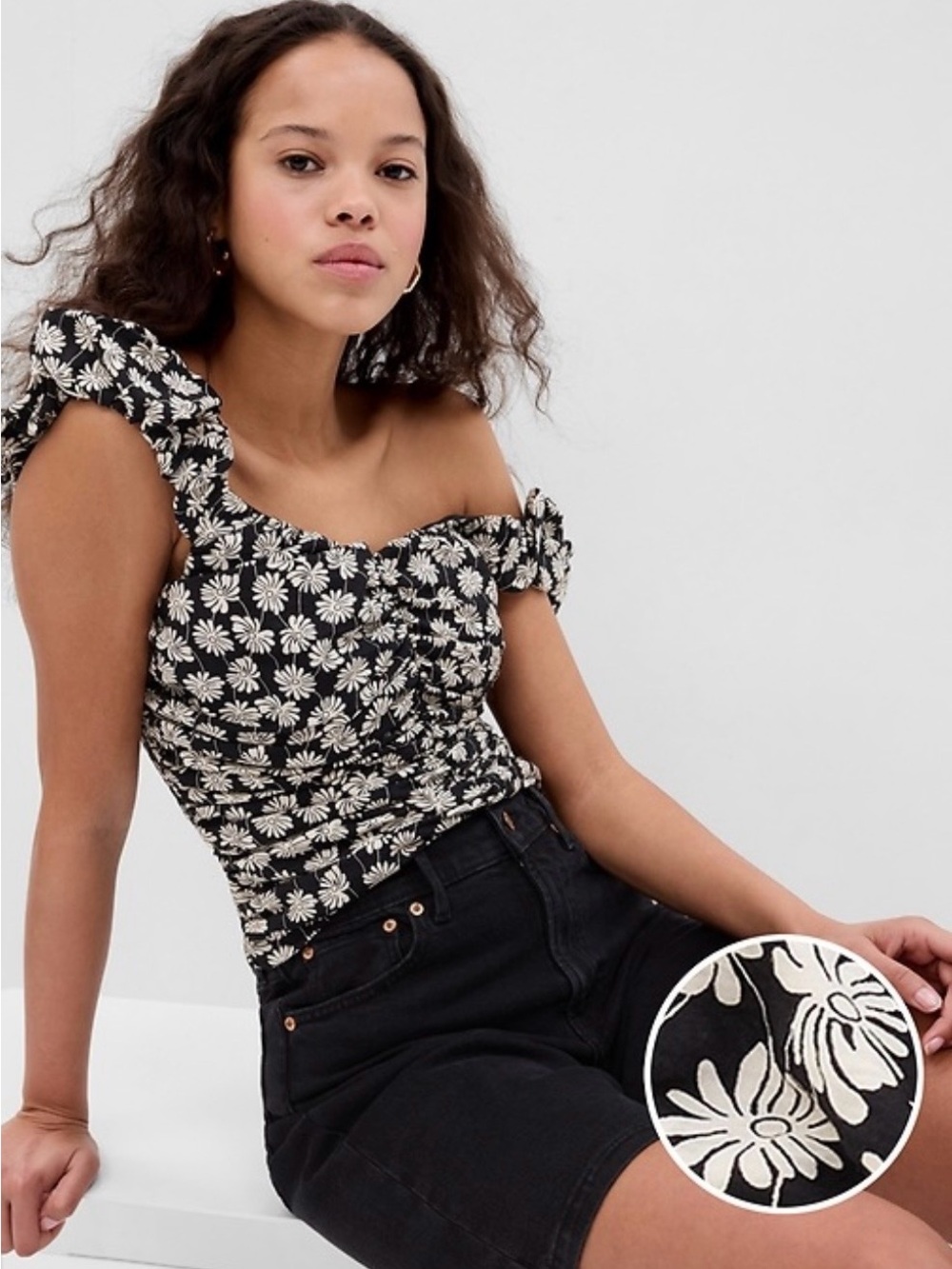 GAP Floral Ruffle Shoulder Crop Top in Black and Cream